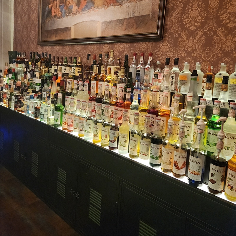 Armoire à vin, vitrine murale, - Wine Beer Restaurant avis et prix